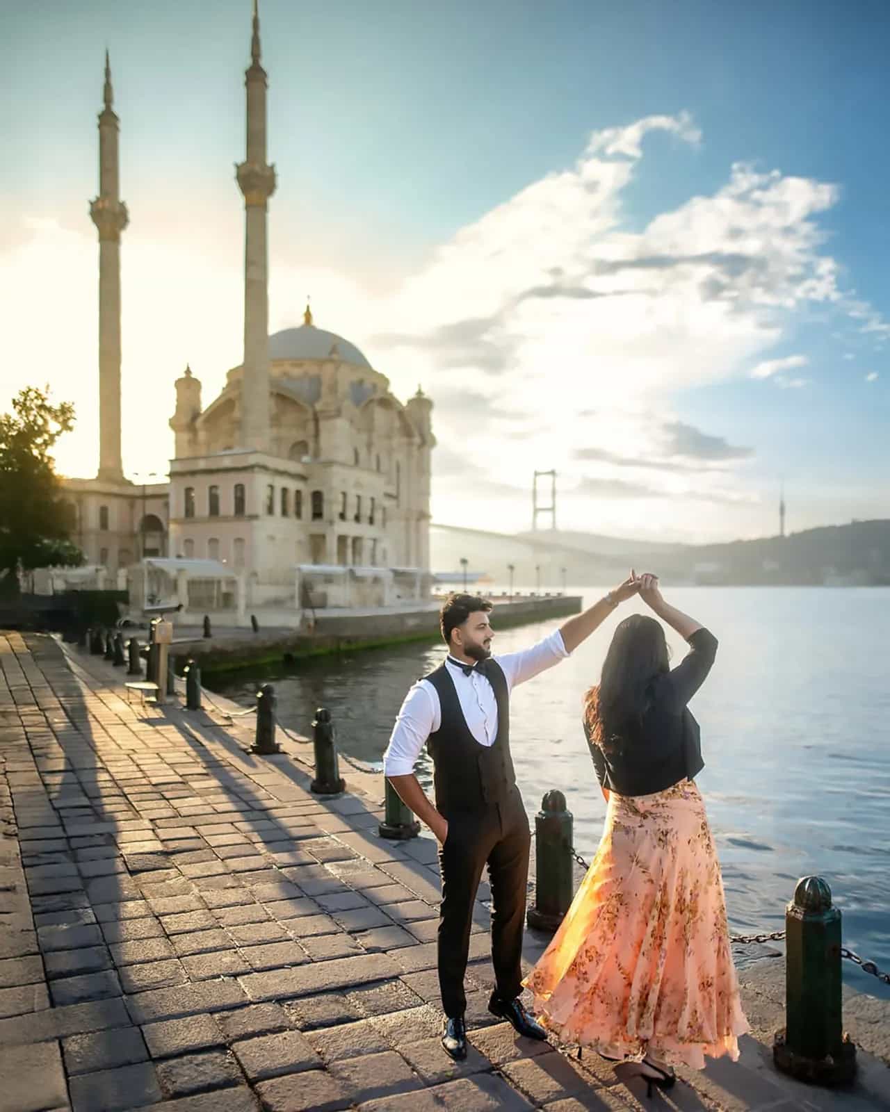 Couple Photoshoot Poses in Istanbul